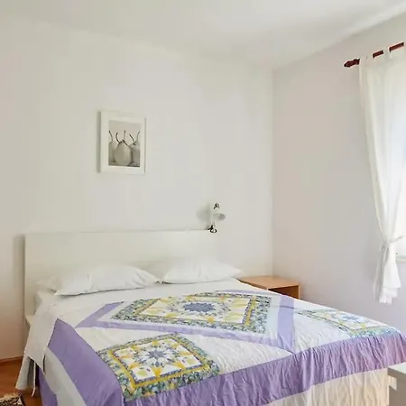 Holiday home Kucica Bgnm *